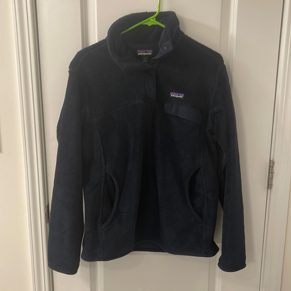 Navy Patagonia pullover